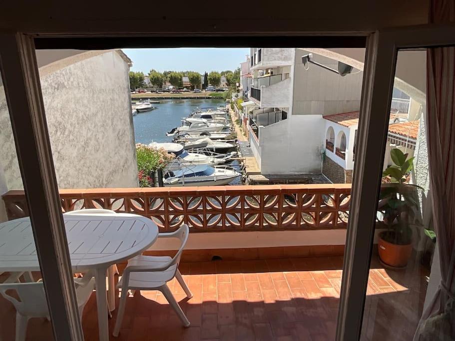 Lindo Apartamento Con Vistas Al Puerto Mistral Empuriabrava Exteriér fotografie